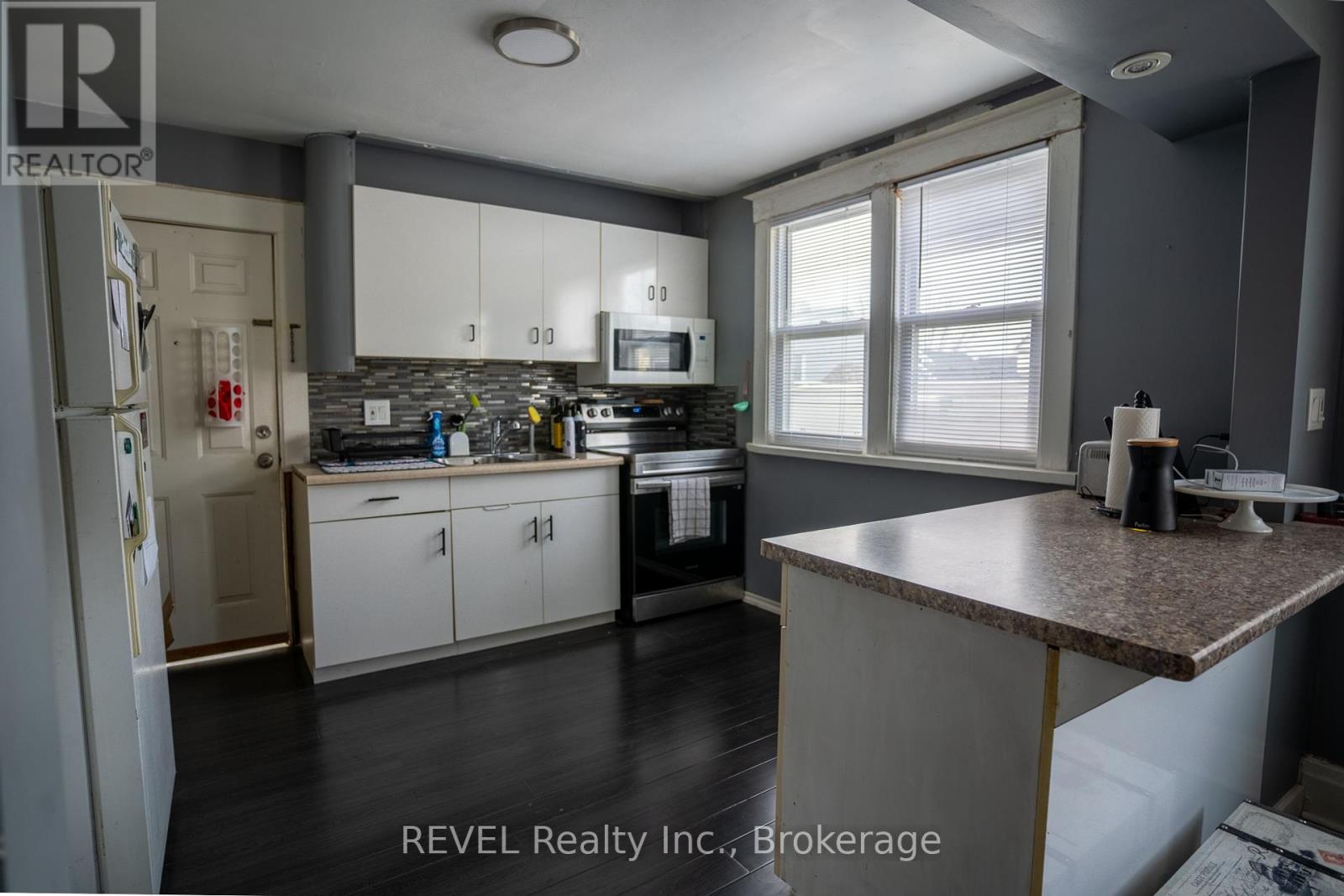 5685 Temperance Avenue, Niagara Falls, Ontario  L2G 4A6 - Photo 6 - X12146497