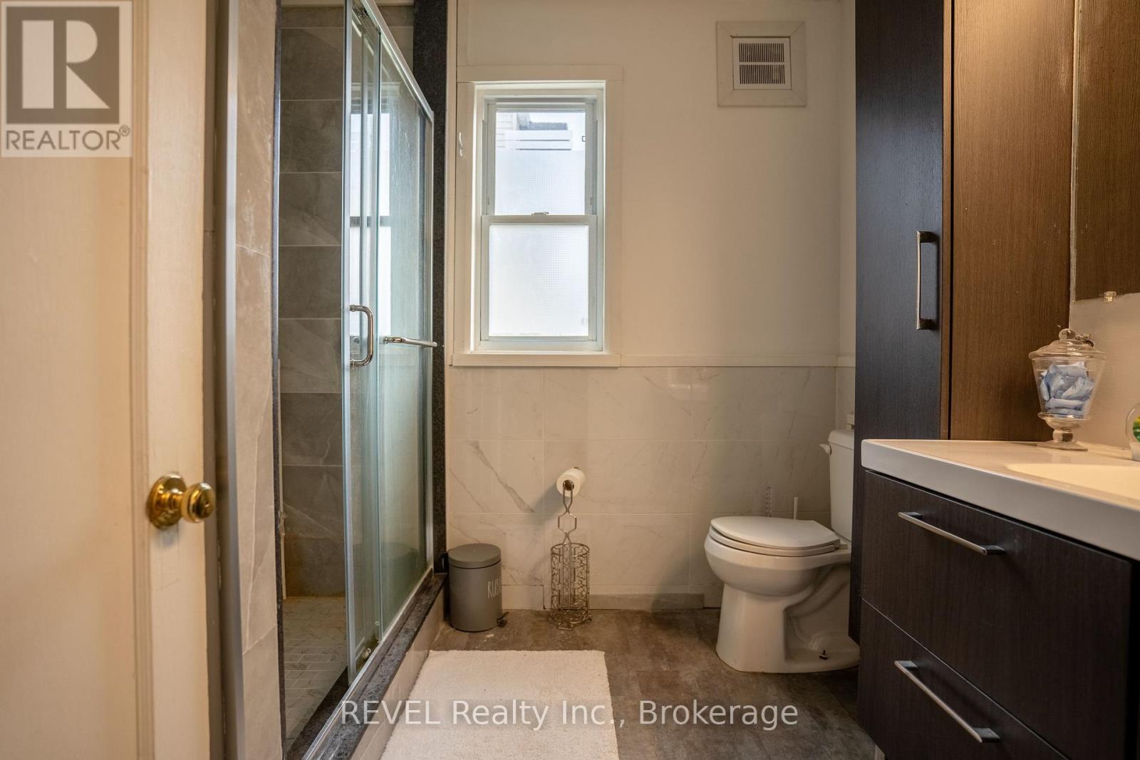 5685 Temperance Avenue, Niagara Falls, Ontario  L2G 4A6 - Photo 9 - X12146497