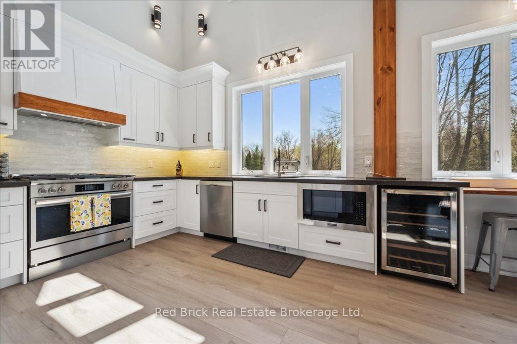 1002 Bagley Road, Gravenhurst, Ontario  P0E 1N0 - Photo 14 - X12146486