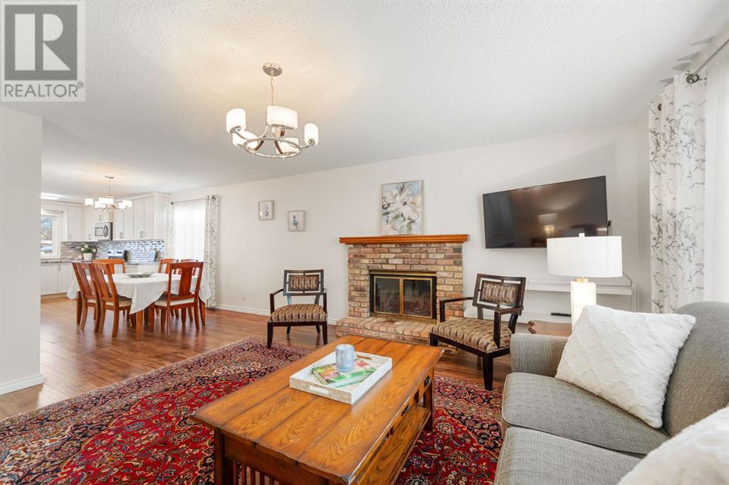Property at 5112 48 Street NW image 3