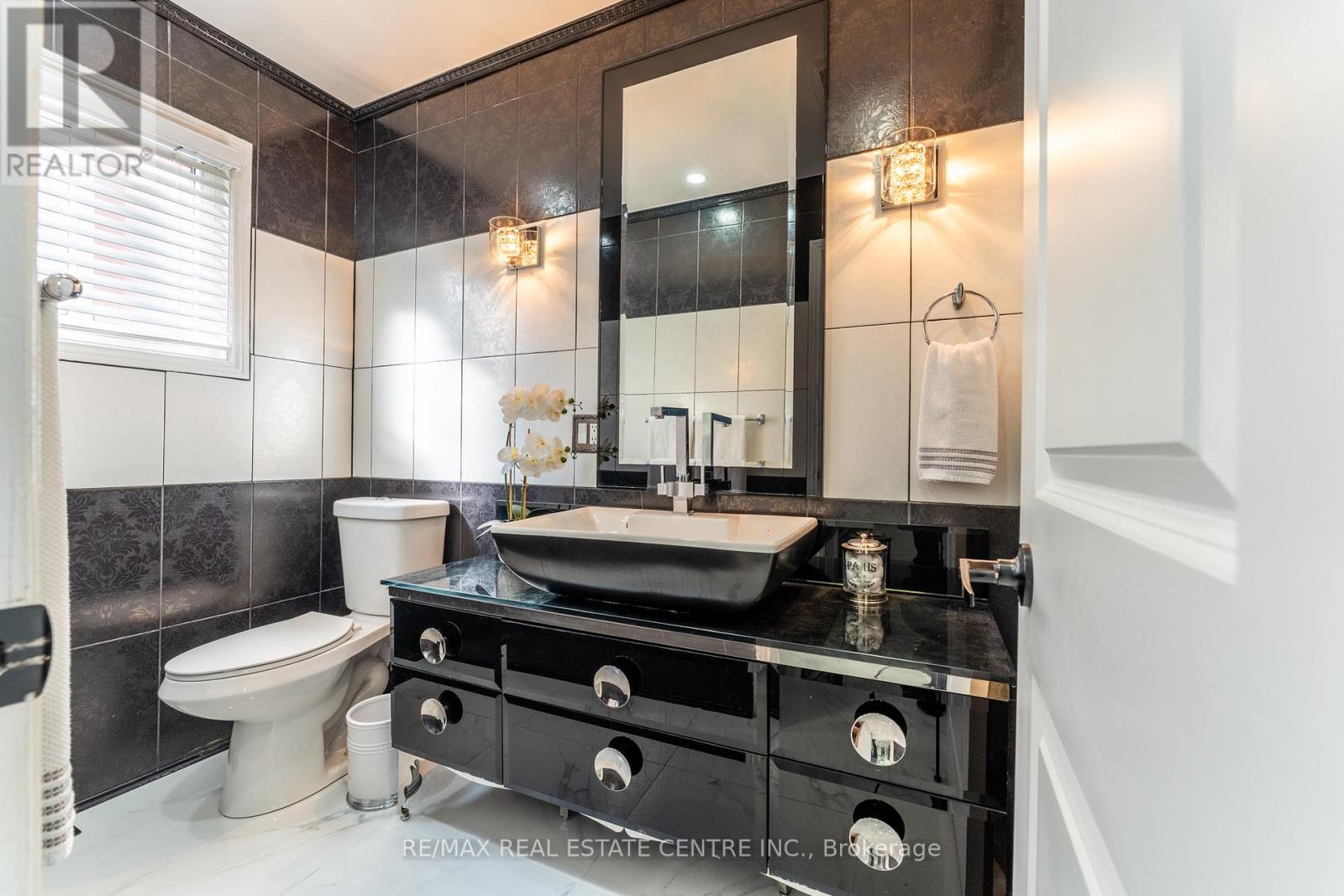 499 Aberdeen Avenue, Vaughan, Ontario  L4L 5J5 - Photo 21 - N12135857