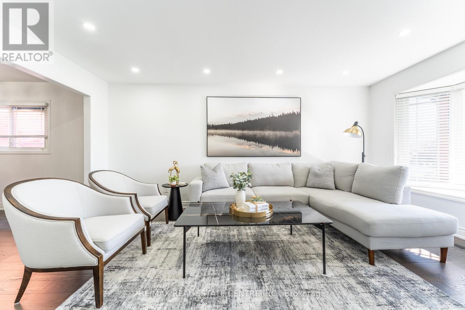 499 Aberdeen Avenue, Vaughan, Ontario  L4L 5J5 - Photo 4 - N12135857