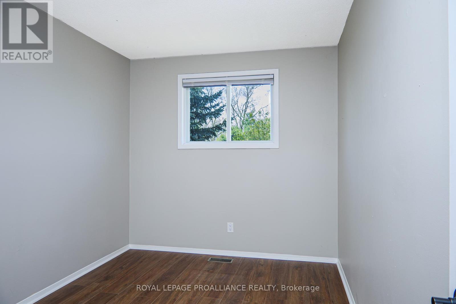 36 Fleming Road, Quinte West, Ontario  K8V 6P7 - Photo 18 - X12116171