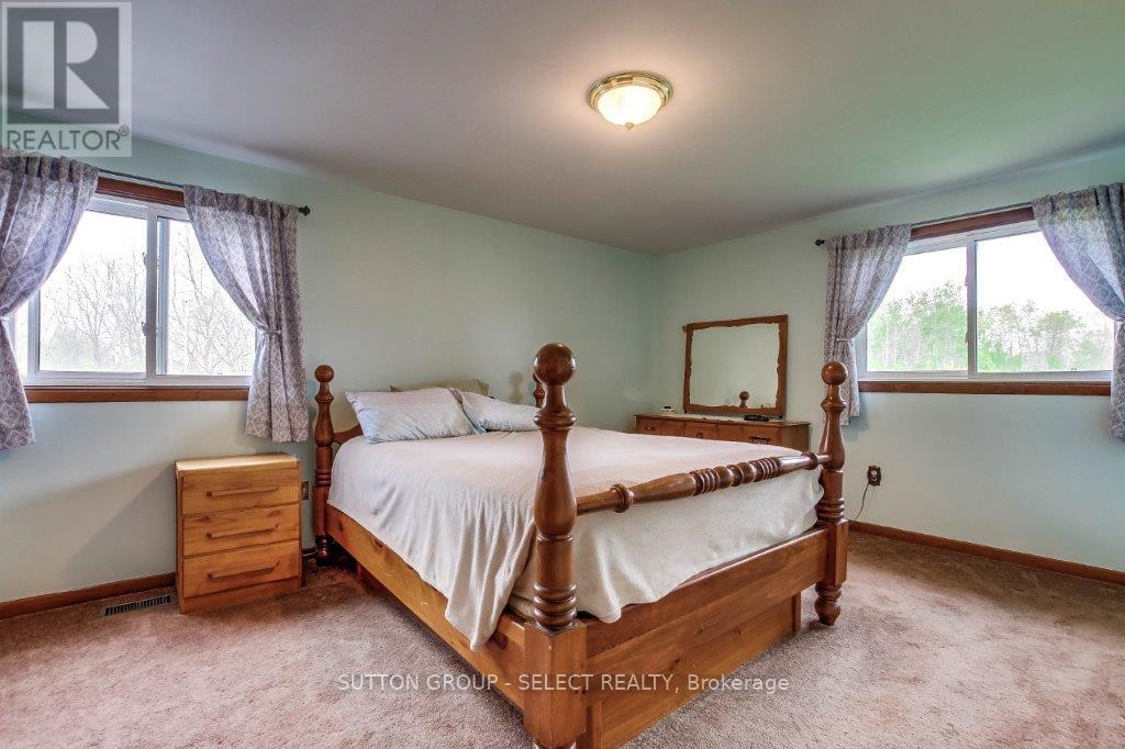 17750 Wyton Drive, Thames Centre, Ontario  N0M 2P0 - Photo 37 - X12146346