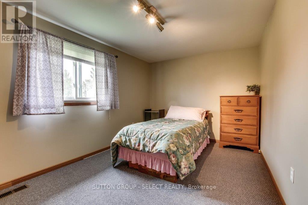 17750 Wyton Drive, Thames Centre, Ontario  N0M 2P0 - Photo 42 - X12146346