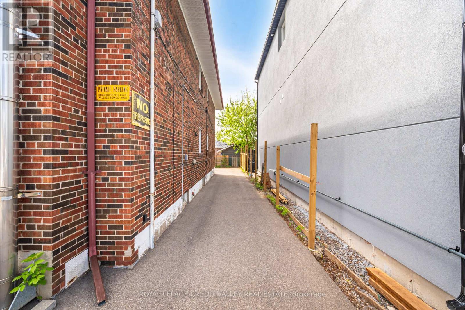 19 Roseland Drive, Toronto, Ontario  M8W 1Y3 - Photo 11 - W11942596