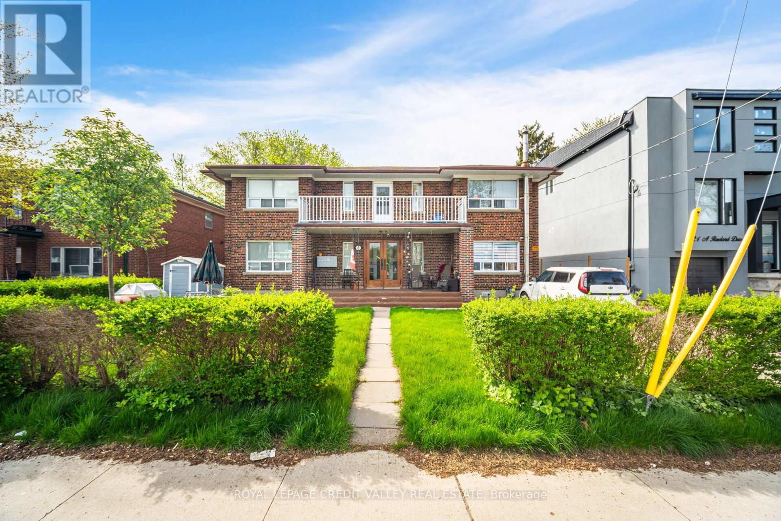 19 Roseland Drive, Toronto, Ontario  M8W 1Y3 - Photo 2 - W11942596