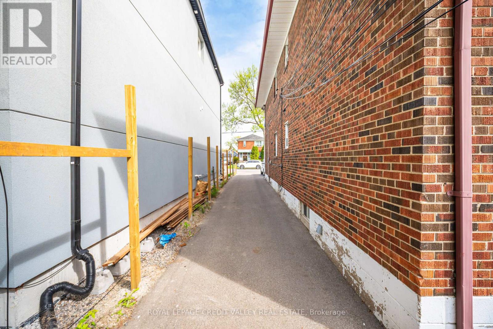 19 Roseland Drive, Toronto, Ontario  M8W 1Y3 - Photo 12 - W11942596