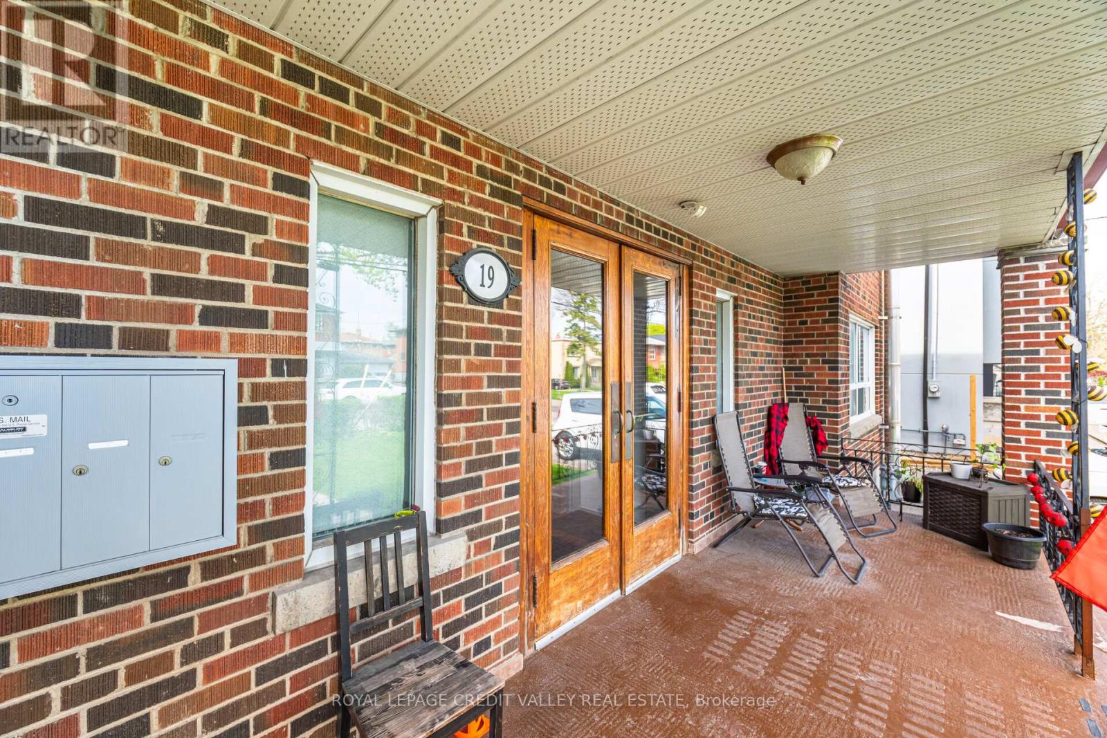 19 Roseland Drive, Toronto, Ontario  M8W 1Y3 - Photo 7 - W11942596
