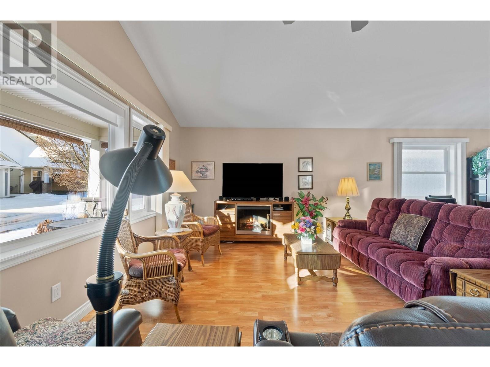 1231 10th Street Sw Unit# 42, Salmon Arm, British Columbia  V1E 0A5 - Photo 4 - 10335598