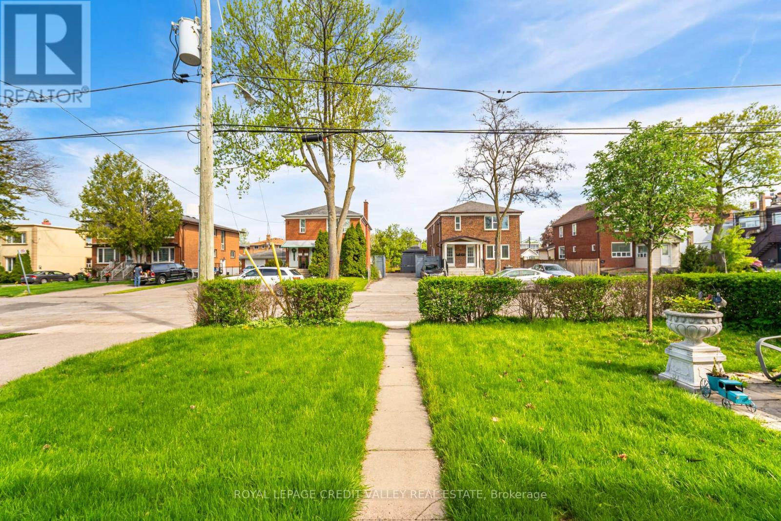 19 Roseland Drive, Toronto, Ontario  M8W 1Y3 - Photo 8 - W11942596