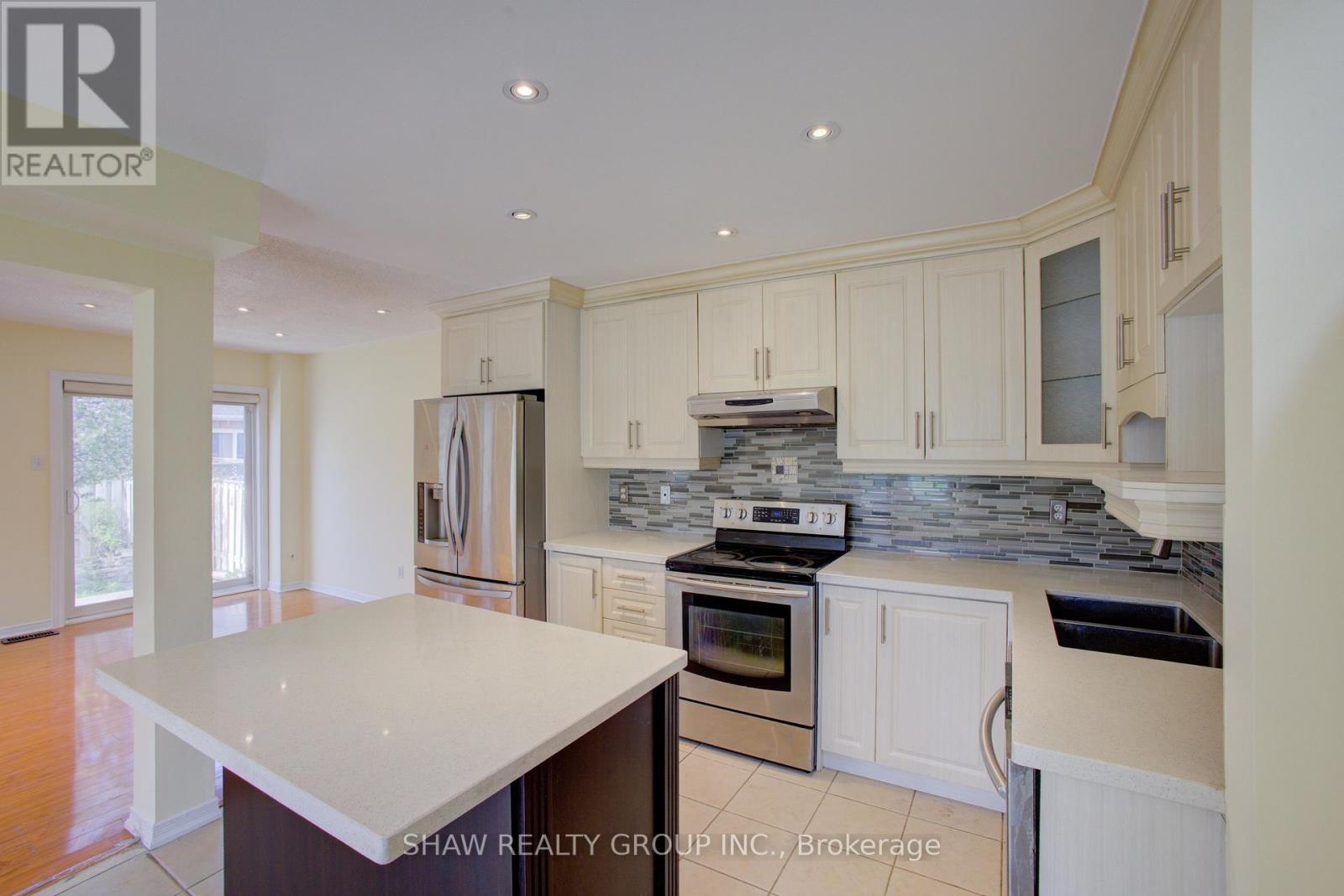99 Monaco Court, Brampton, Ontario  L7A 1X2 - Photo 18 - W12145709