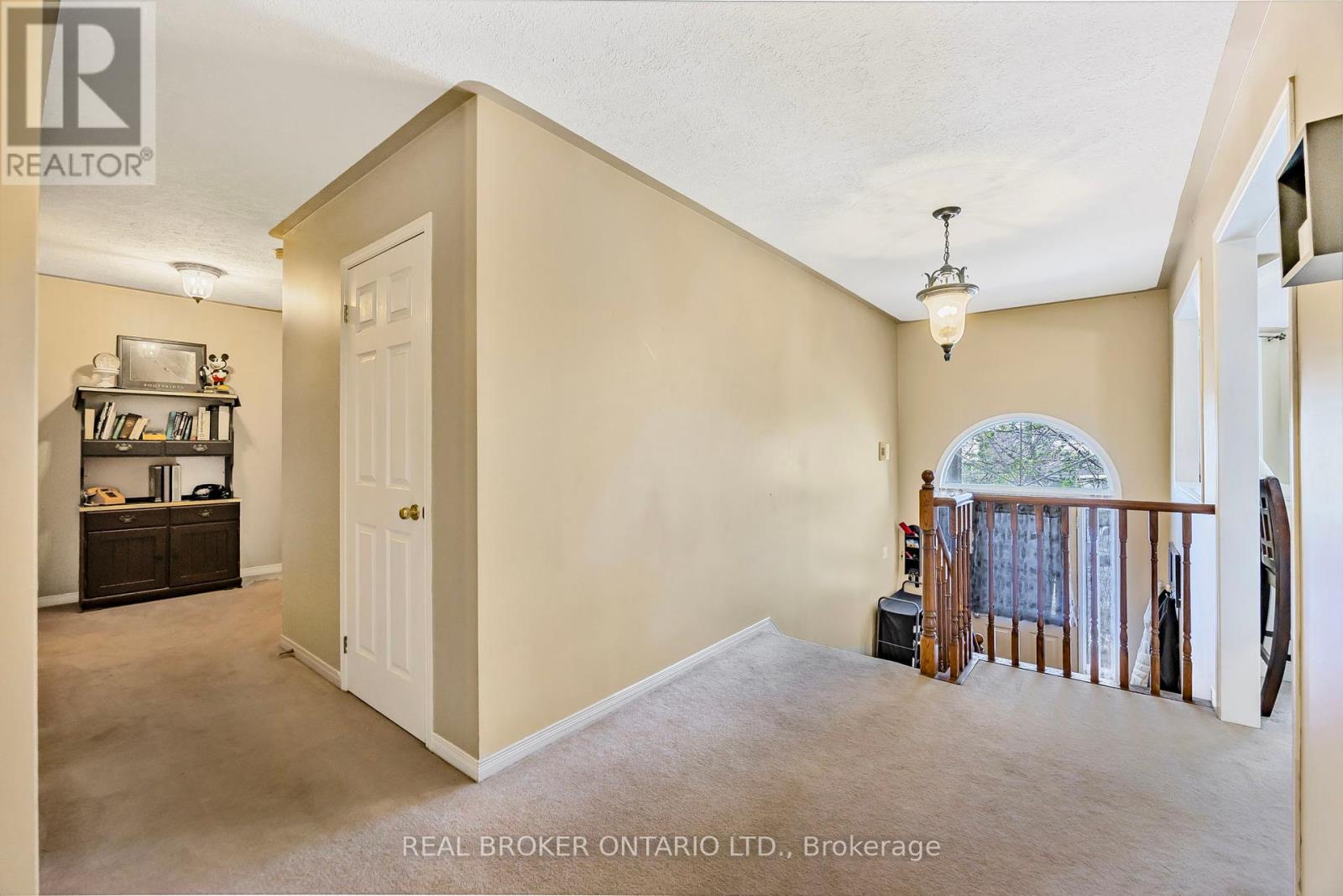 Property at 3160 EMPEROR DRIVE image 3