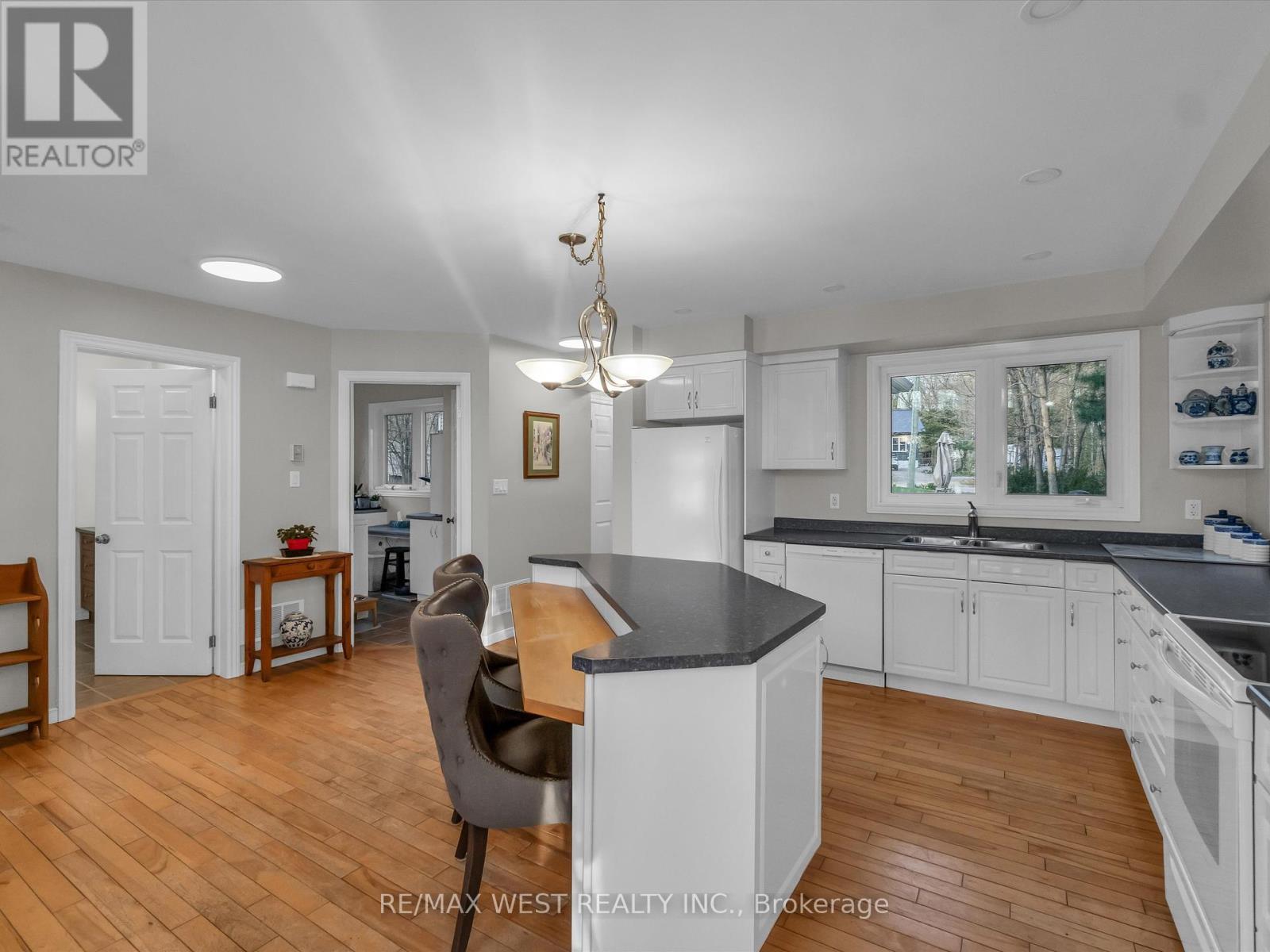 32 Lakeview Road, Mcmurrich/monteith, Ontario  P0A 1Y0 - Photo 6 - X12145628