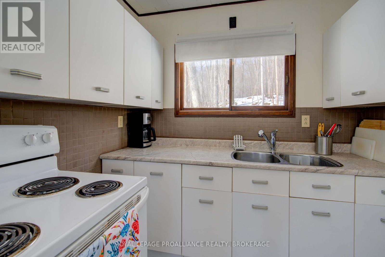 199 West Devil Lake Lane, Frontenac (Frontenac South), Ontario  K0H 2L0 - Photo 27 - X12021090
