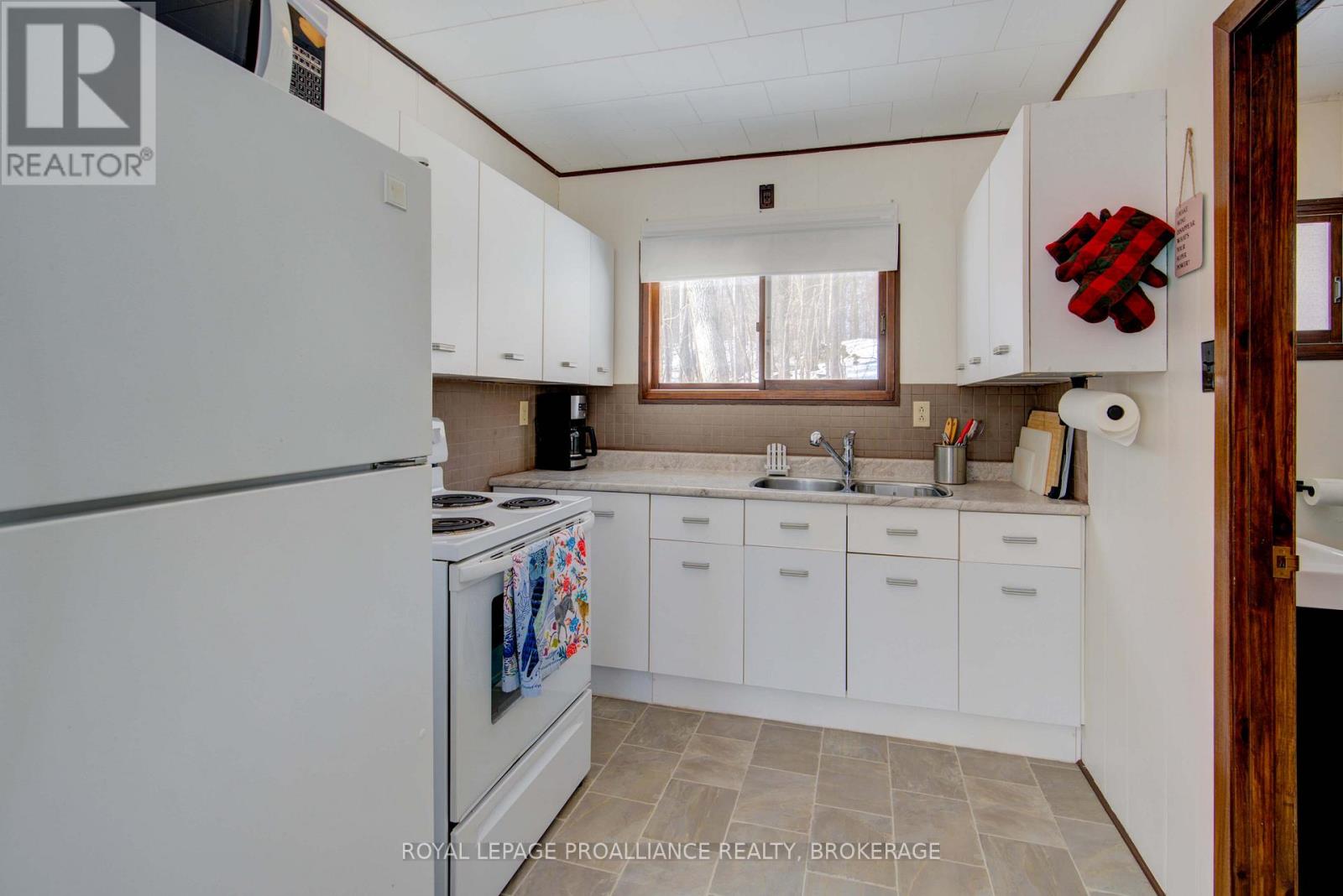 199 West Devil Lake Lane, Frontenac (Frontenac South), Ontario  K0H 2L0 - Photo 26 - X12021090