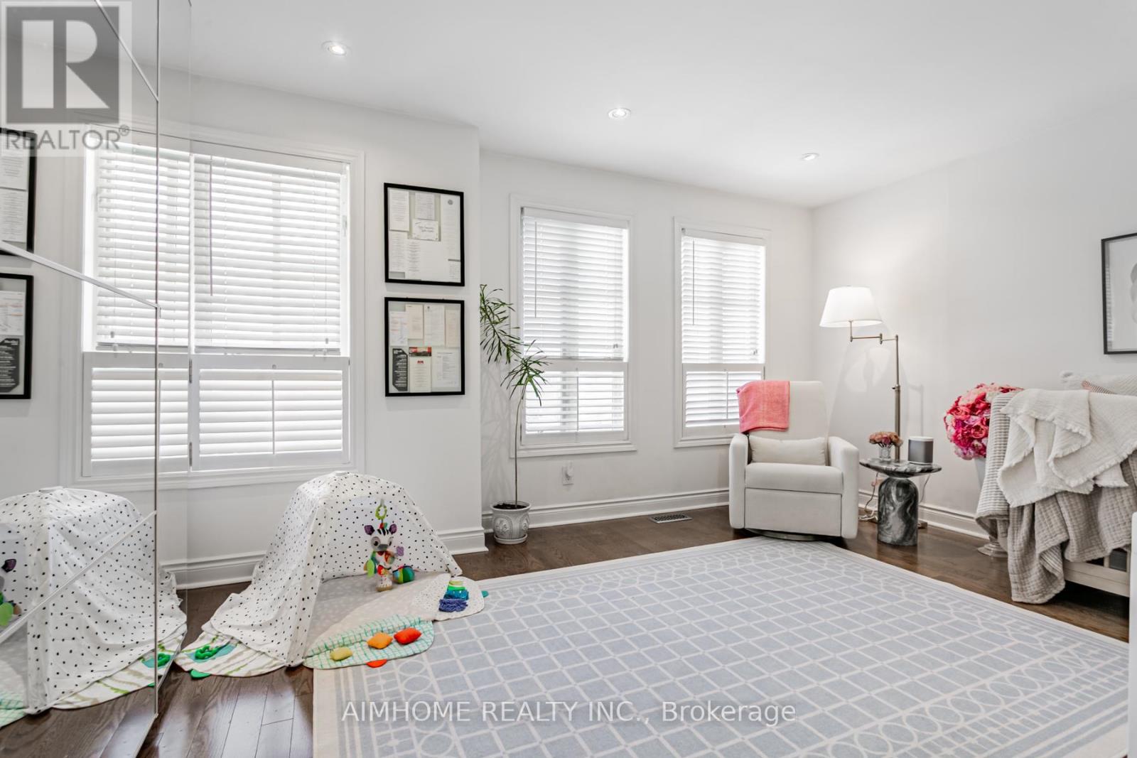 2 Brownstone Lane, Toronto, Ontario  M8X 2Z6 - Photo 27 - W12146475