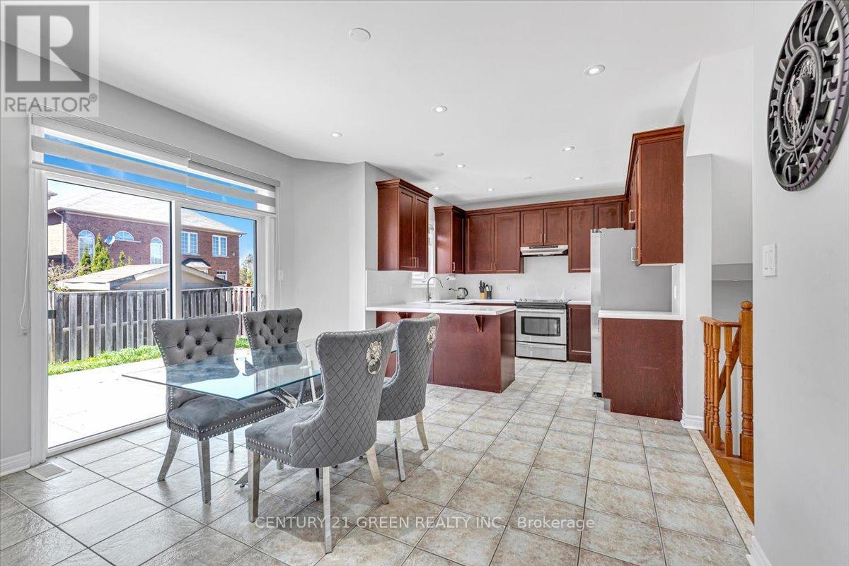 7 Accent Circle, Brampton, Ontario  L7A 0L2 - Photo 11 - W12146565