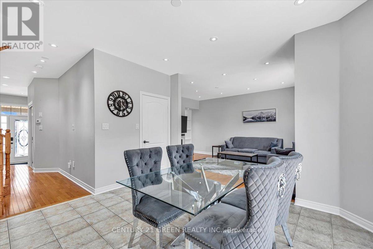 7 Accent Circle, Brampton, Ontario  L7A 0L2 - Photo 12 - W12146565