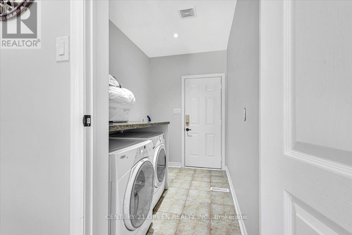 7 Accent Circle, Brampton, Ontario  L7A 0L2 - Photo 16 - W12146565