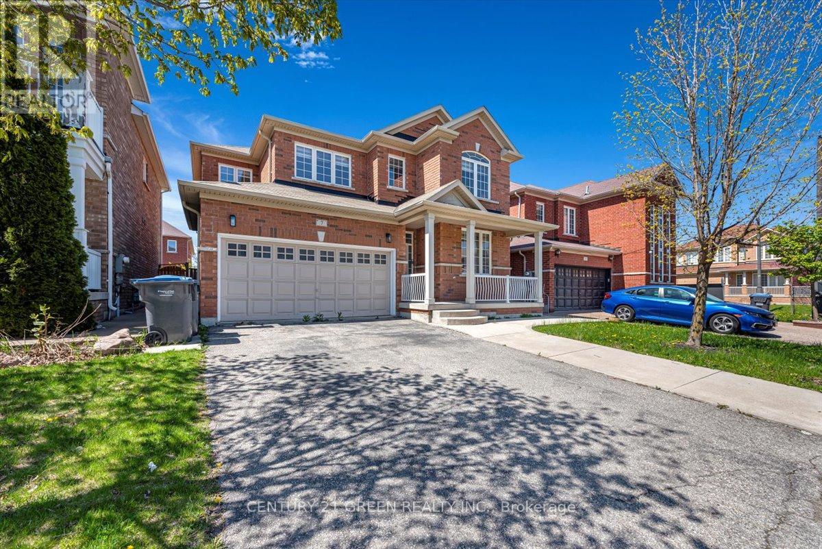 7 Accent Circle, Brampton, Ontario  L7A 0L2 - Photo 2 - W12146565