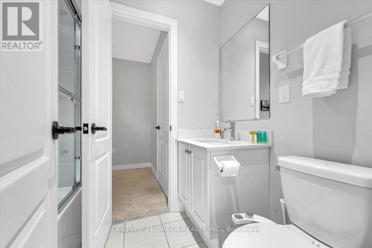 7 Accent Circle, Brampton, Ontario  L7A 0L2 - Photo 23 - W12146565