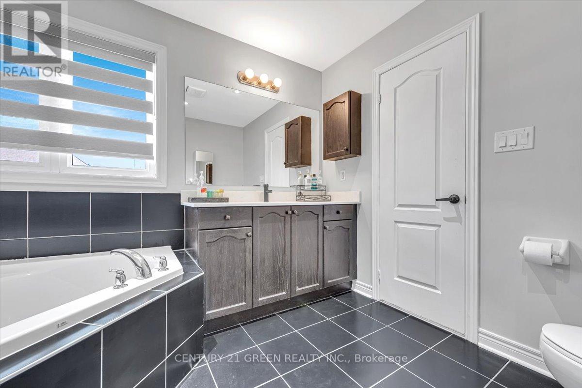 7 Accent Circle, Brampton, Ontario  L7A 0L2 - Photo 28 - W12146565