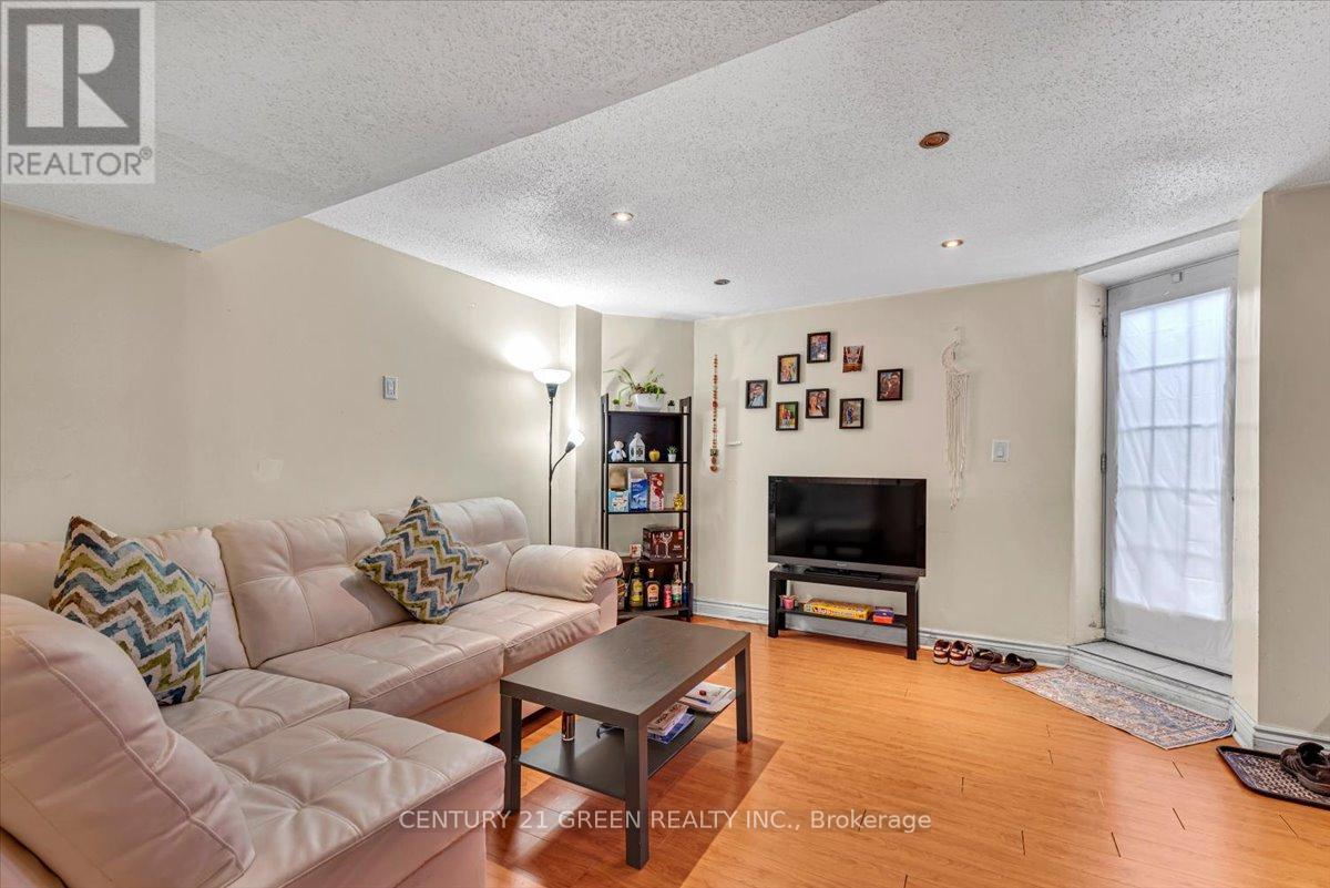 7 Accent Circle, Brampton, Ontario  L7A 0L2 - Photo 30 - W12146565