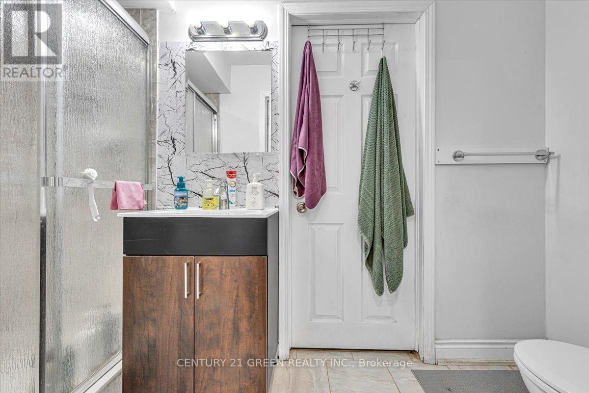 7 Accent Circle, Brampton, Ontario  L7A 0L2 - Photo 37 - W12146565