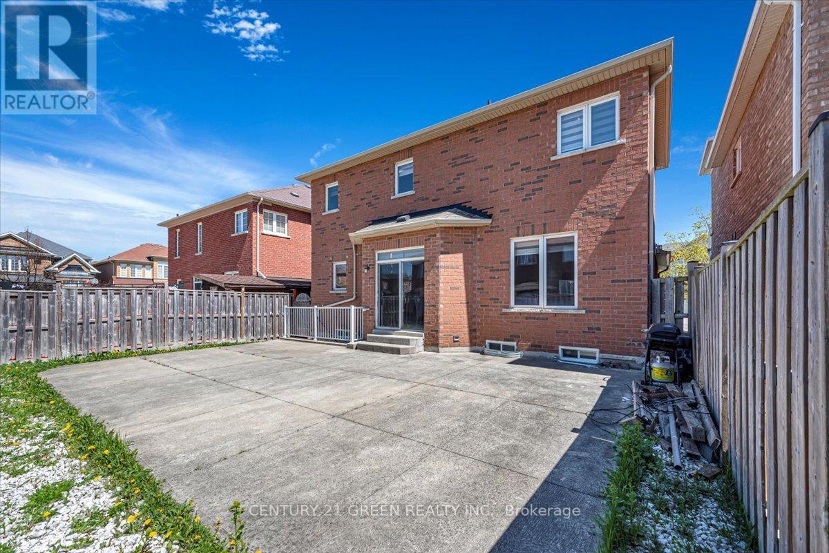 7 Accent Circle, Brampton, Ontario  L7A 0L2 - Photo 39 - W12146565