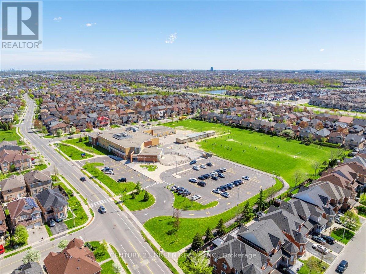 7 Accent Circle, Brampton, Ontario  L7A 0L2 - Photo 41 - W12146565