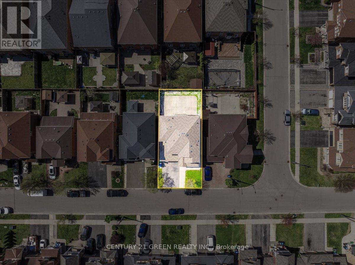 7 Accent Circle, Brampton, Ontario  L7A 0L2 - Photo 50 - W12146565