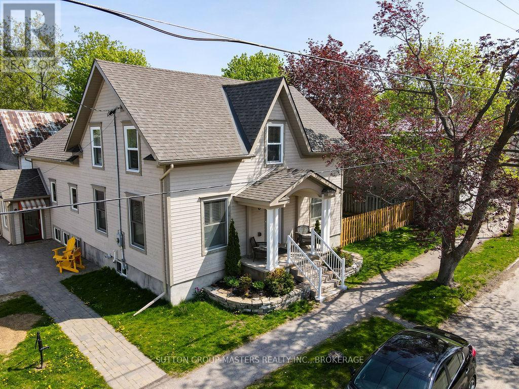 8 SPRING STREET, Westport, Ontario