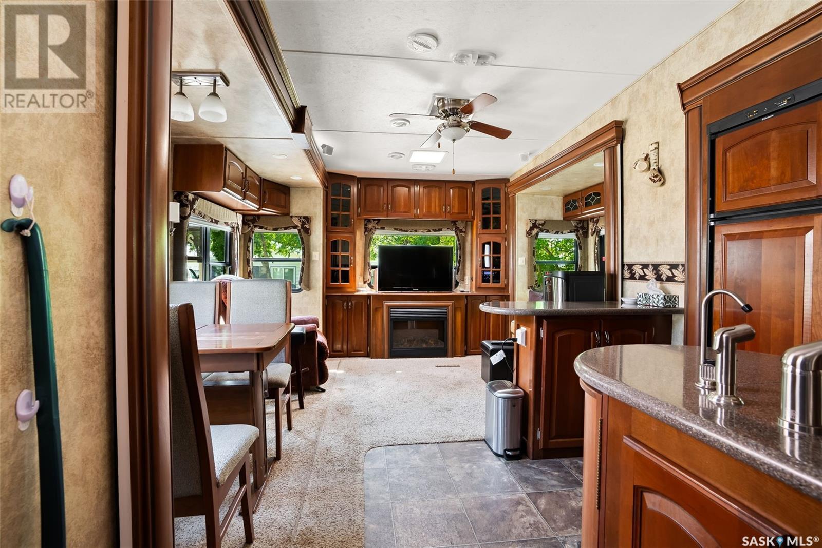 Property at 365 Metz AVENUE image 3