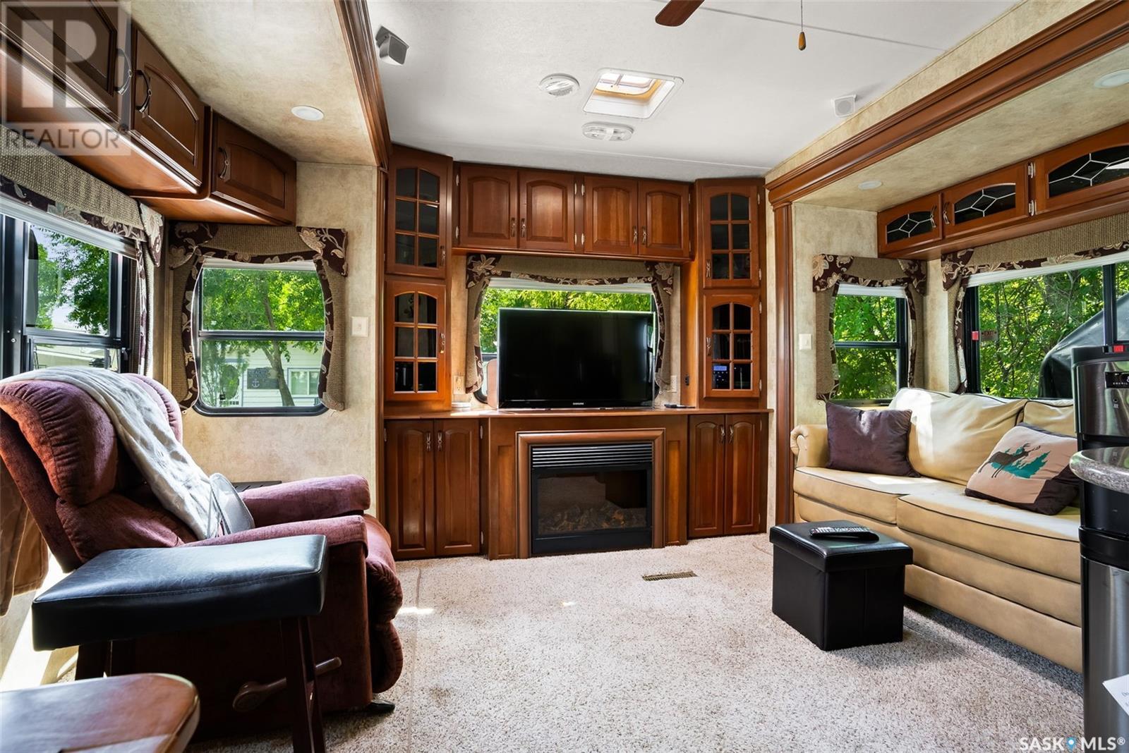 Property at 365 Metz AVENUE image 4