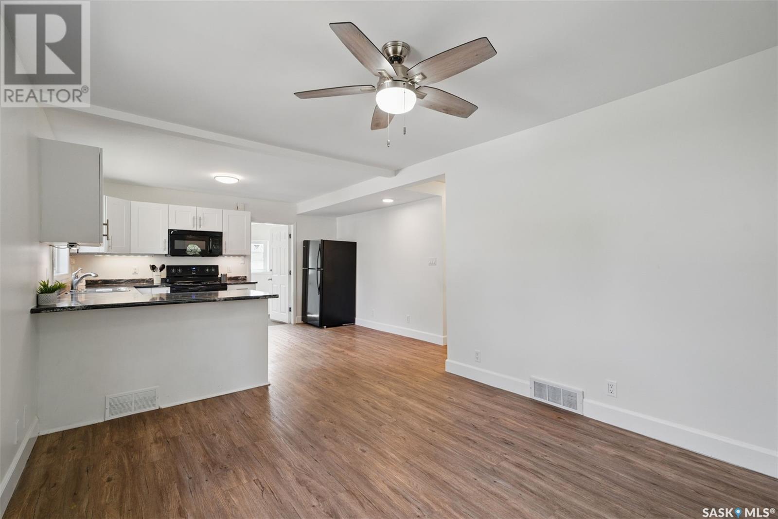 Property at 730 6th STREET E image 5