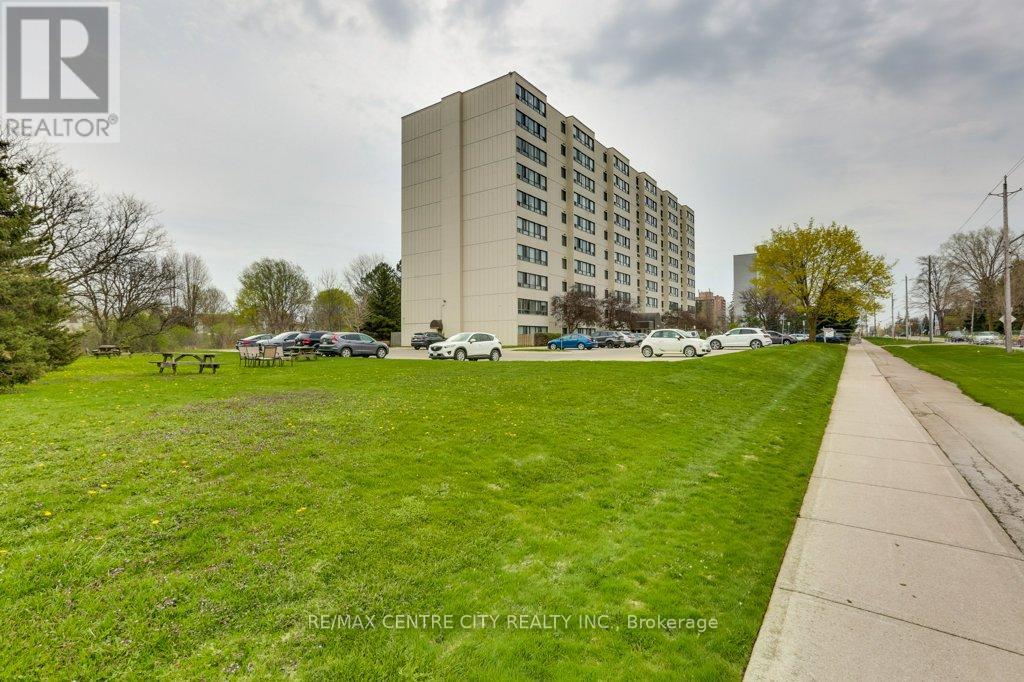 Property at 702 - 1600 ADELAIDE STREET N image 2