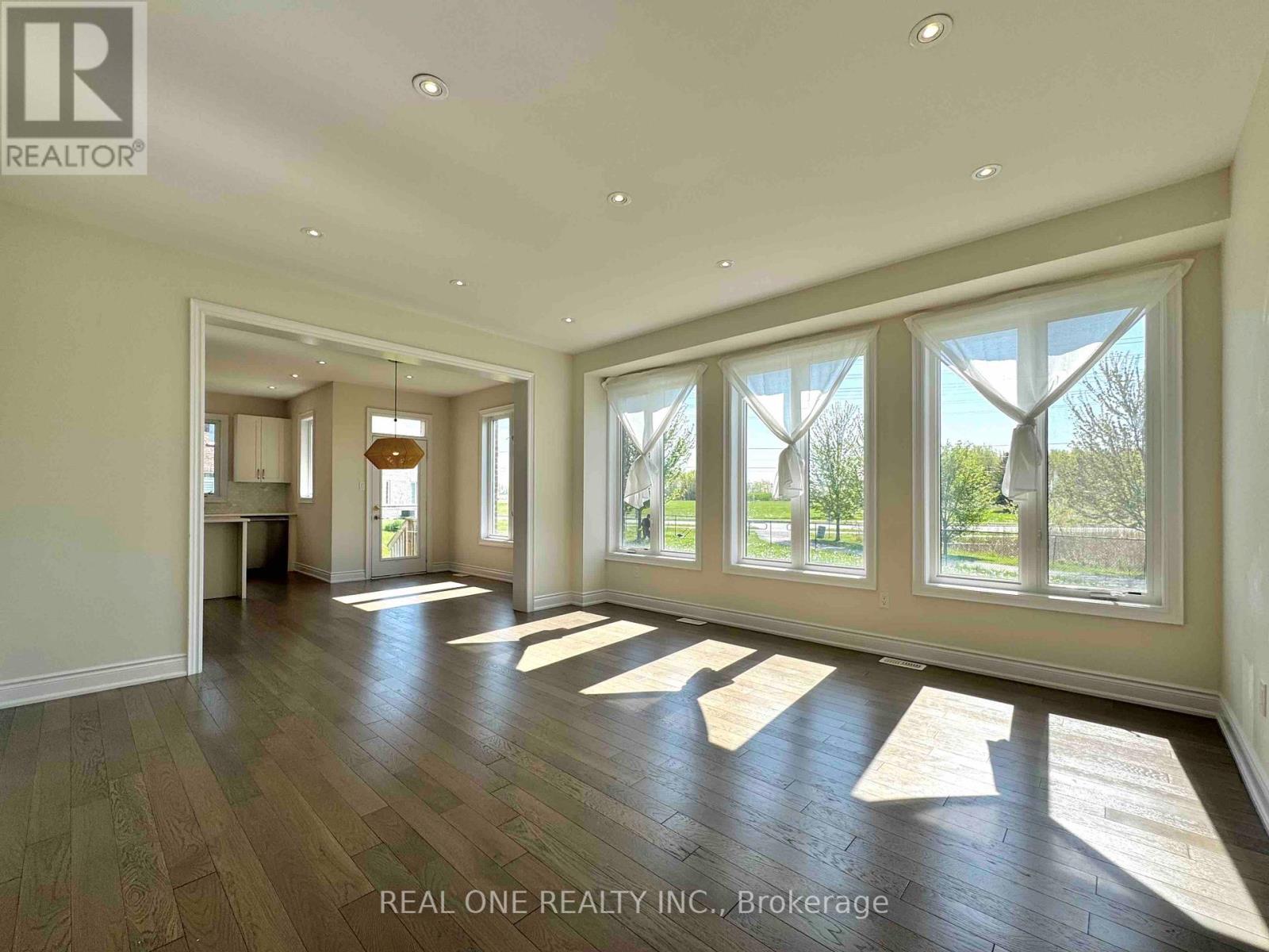 7570 Goldenrod Trail, Niagara Falls, Ontario  L2H 0K5 - Photo 24 - X12146519