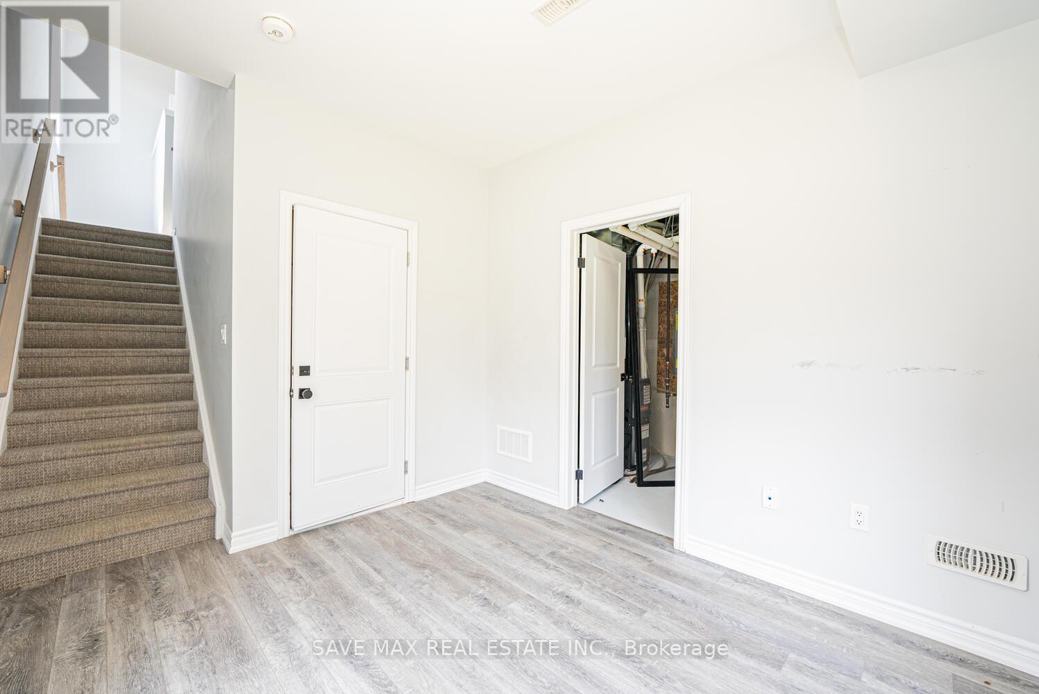 44 - 290 Equestrian Way, Cambridge, Ontario  N3H 4R6 - Photo 34 - X12146547