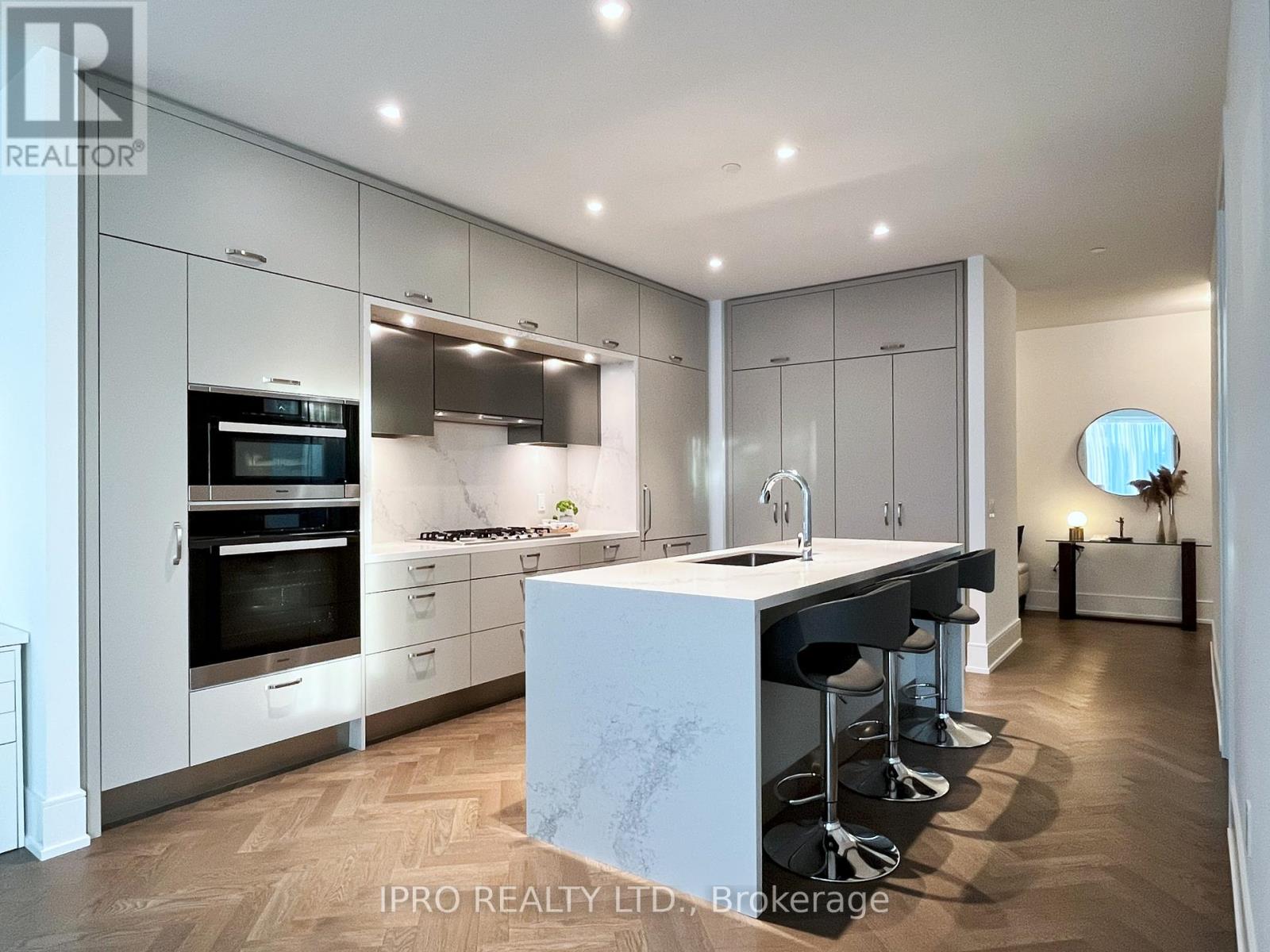 1002 - 455 Wellington Street W, Toronto, Ontario  M5J 2R2 - Photo 1 - C12094064
