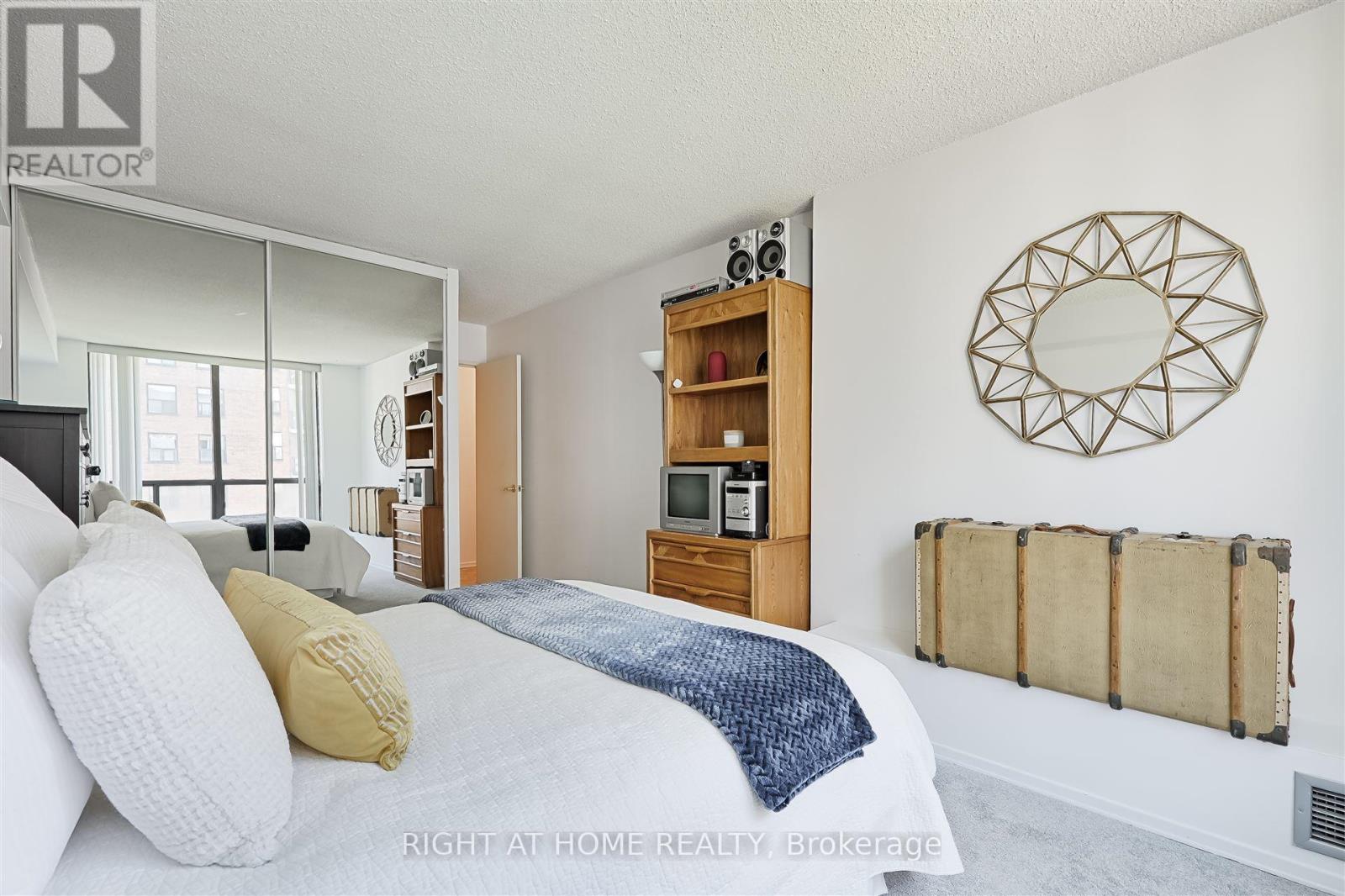 804 - 250 Jarvis Street, Toronto, Ontario  M5B 2L2 - Photo 17 - C12145664