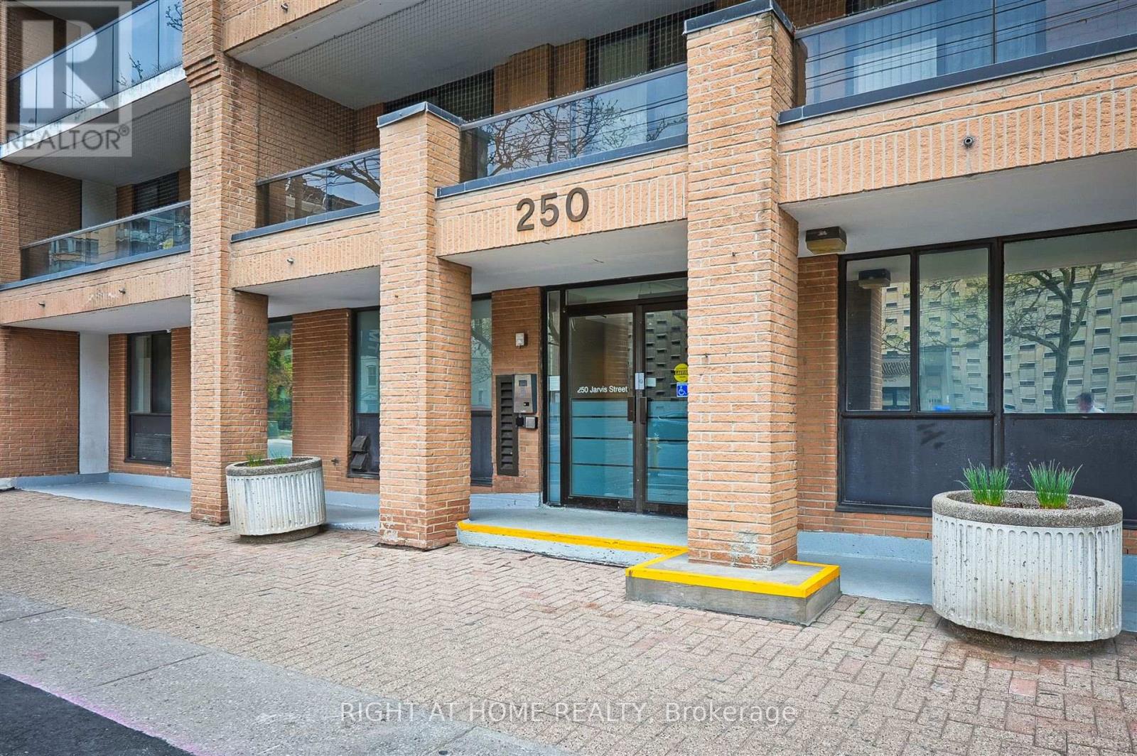 804 - 250 Jarvis Street, Toronto, Ontario  M5B 2L2 - Photo 3 - C12145664