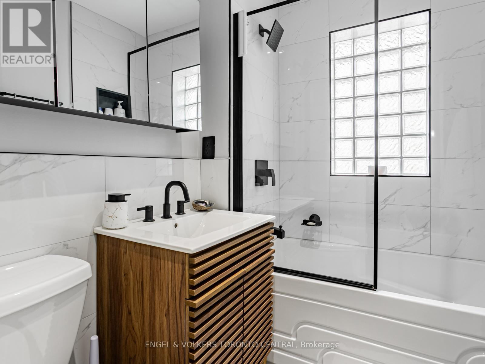 54 Winona Drive, Toronto, Ontario  M6G 3S6 - Photo 10 - C12145826