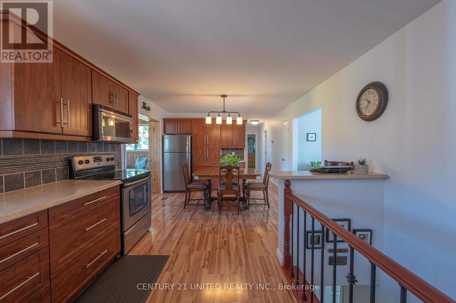 Property at 82 CITYVIEW HEIGHTS image 5