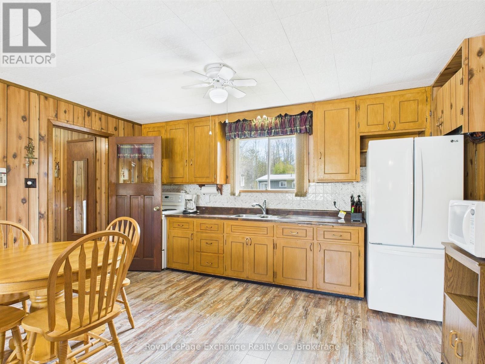 17 Linden Lane, Kincardine, Ontario  N2Z 2X6 - Photo 13 - X12146574