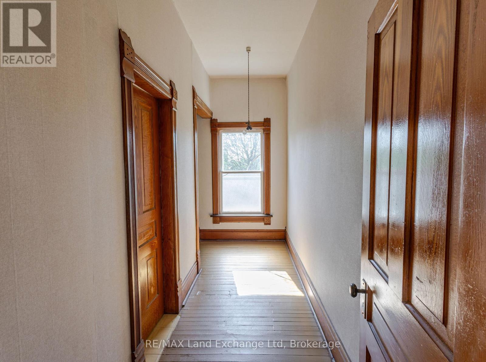 Photo 34 of 45 for 484 Queen Street