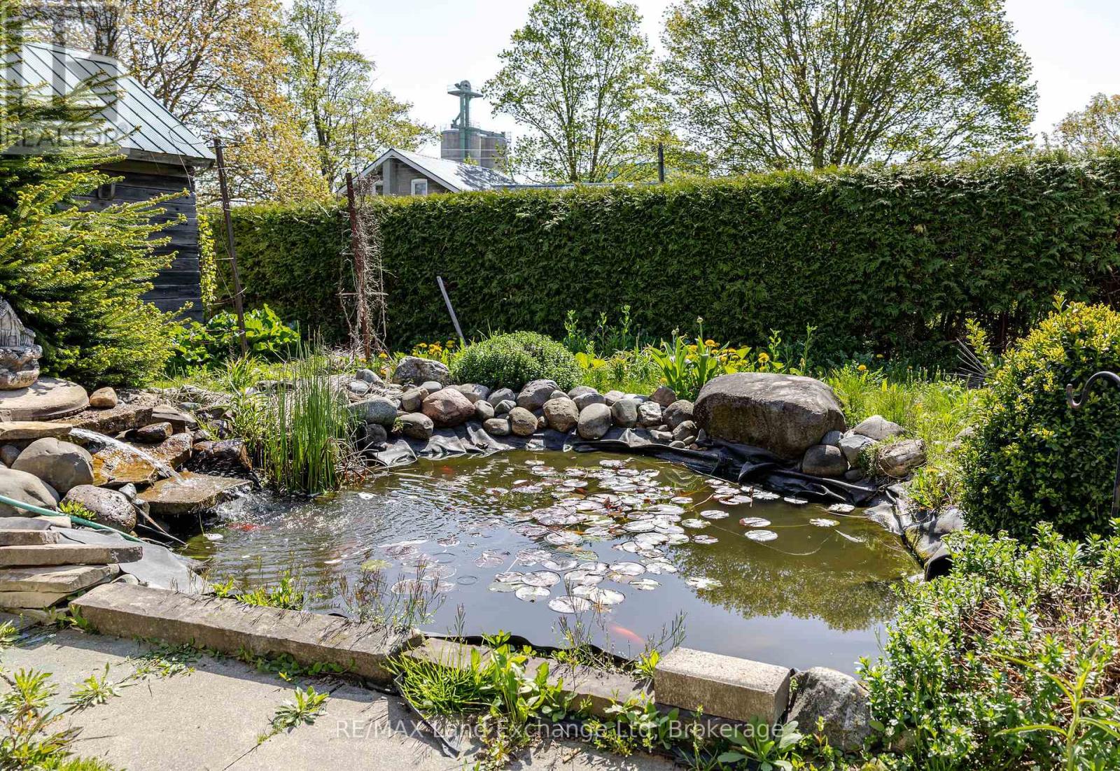 Photo 42 of 45 for 484 Queen Street