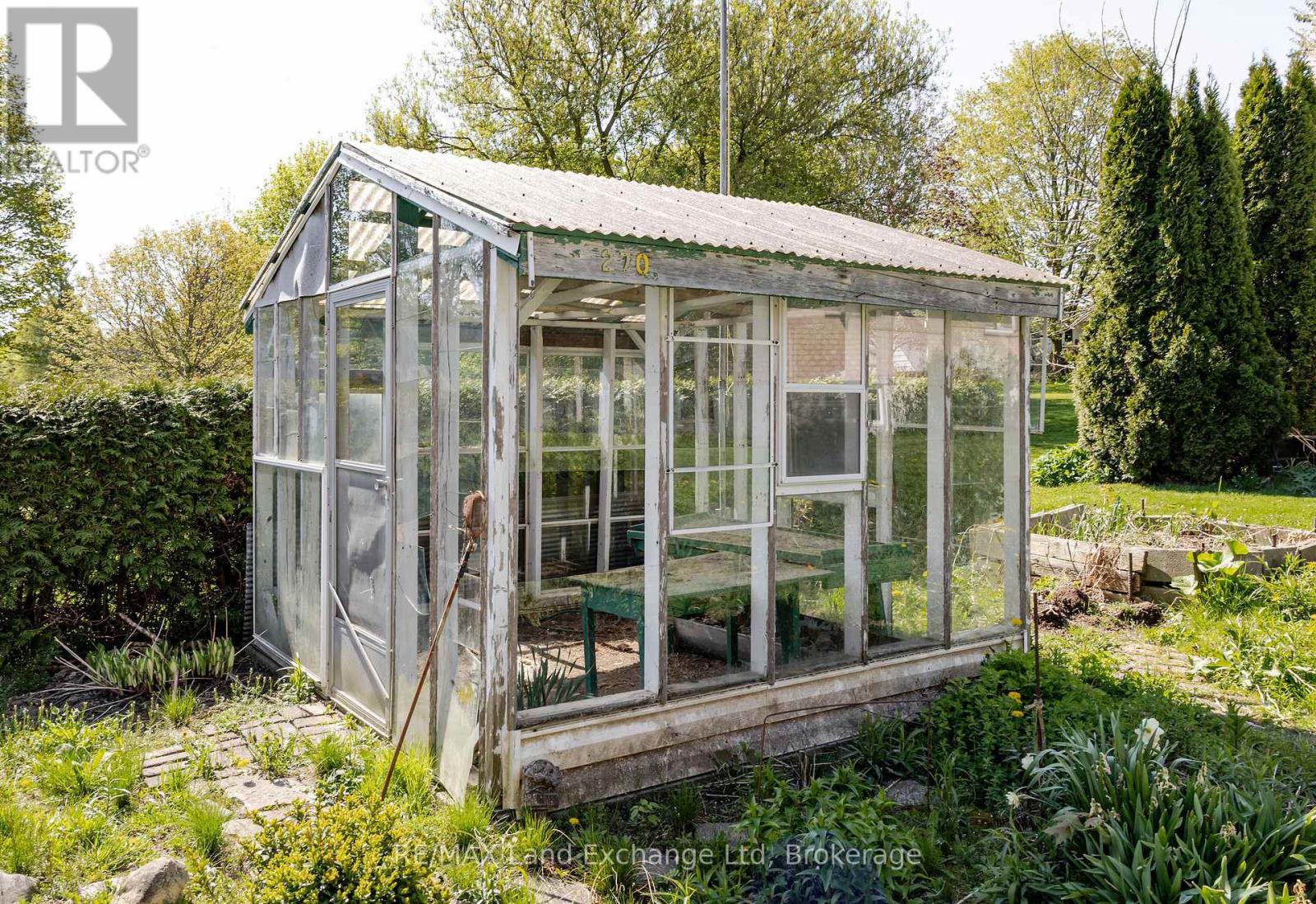 Photo 43 of 45 for 484 Queen Street