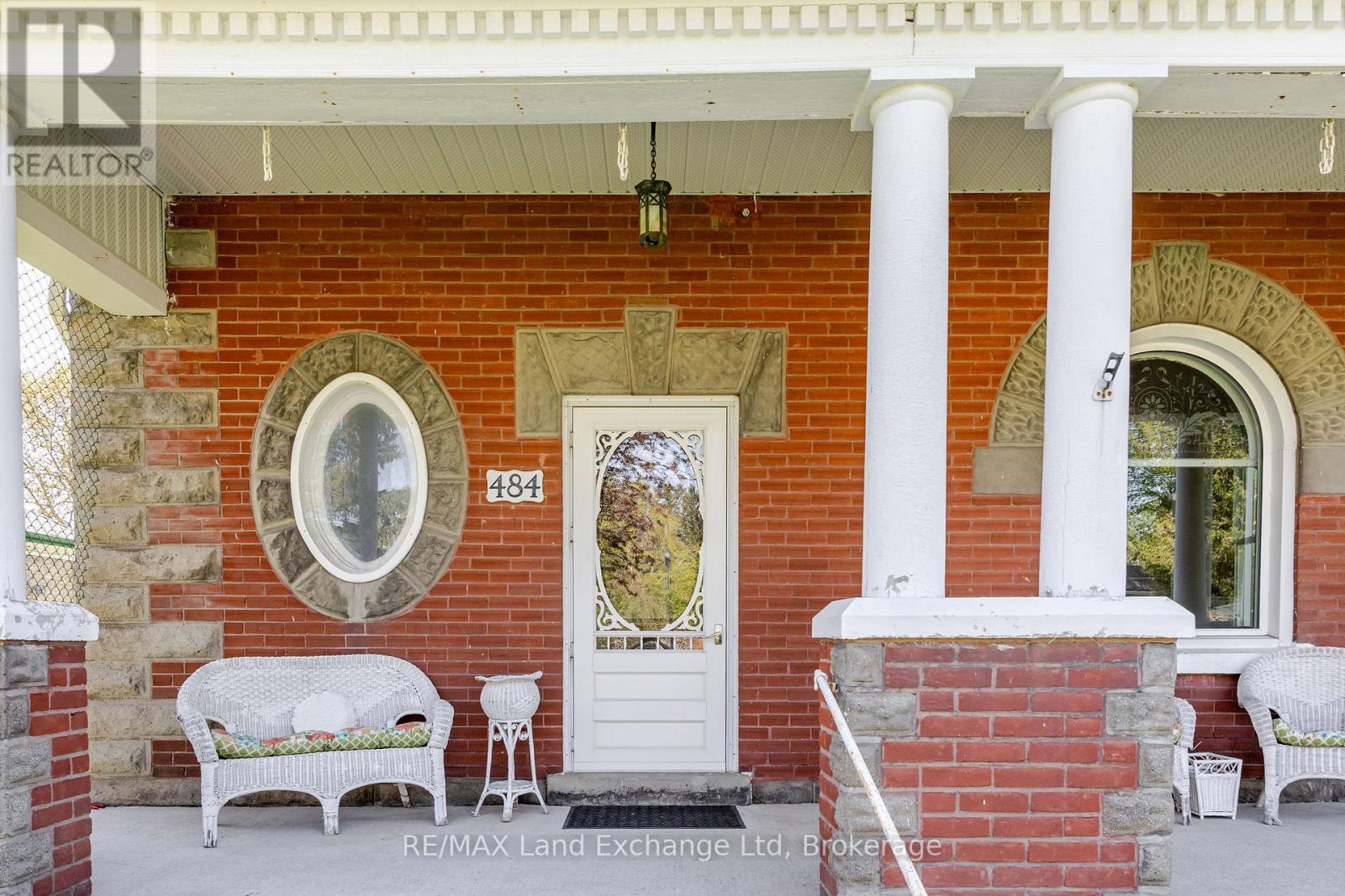 Photo 5 of 45 for 484 Queen Street