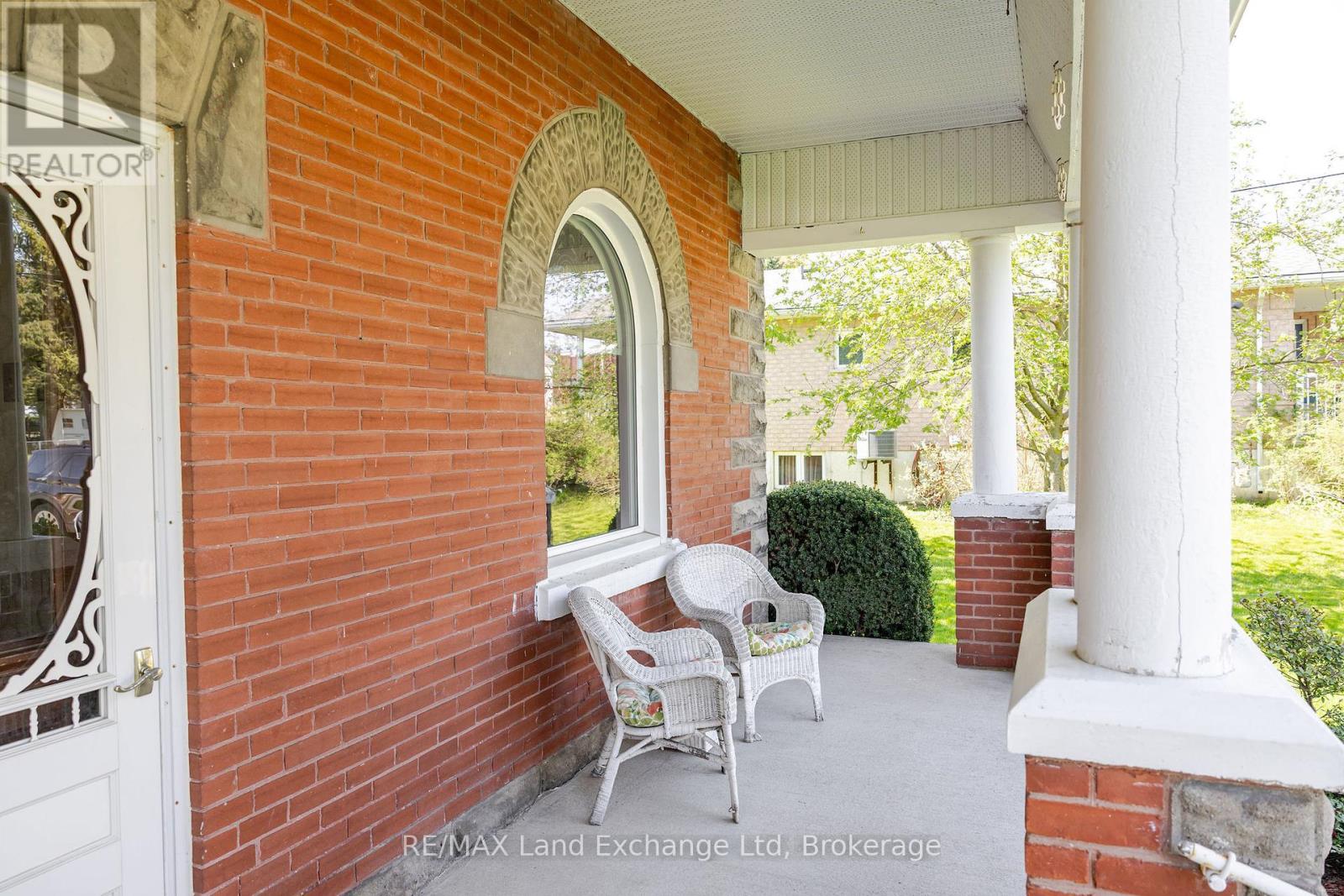 Photo 8 of 45 for 484 Queen Street